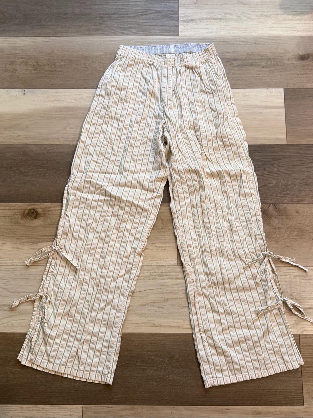 Aerie Cream Wide-Leg Flowy Pants with Green Pinstripes and Side Ties Size S